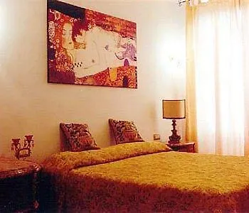 فندق Amendola House 3*